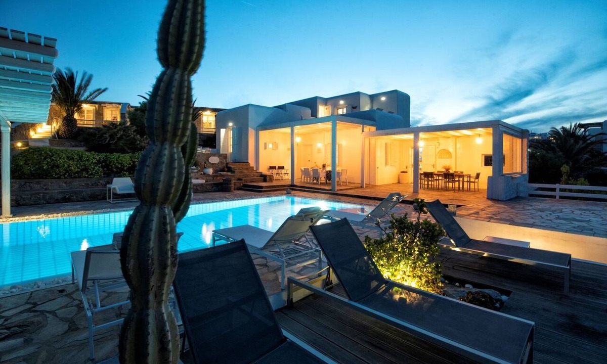 Kalafatis Villa | Grand Mykonos Villa | 6 Bedrooms | Villa Serenite | Short Walk to Beach