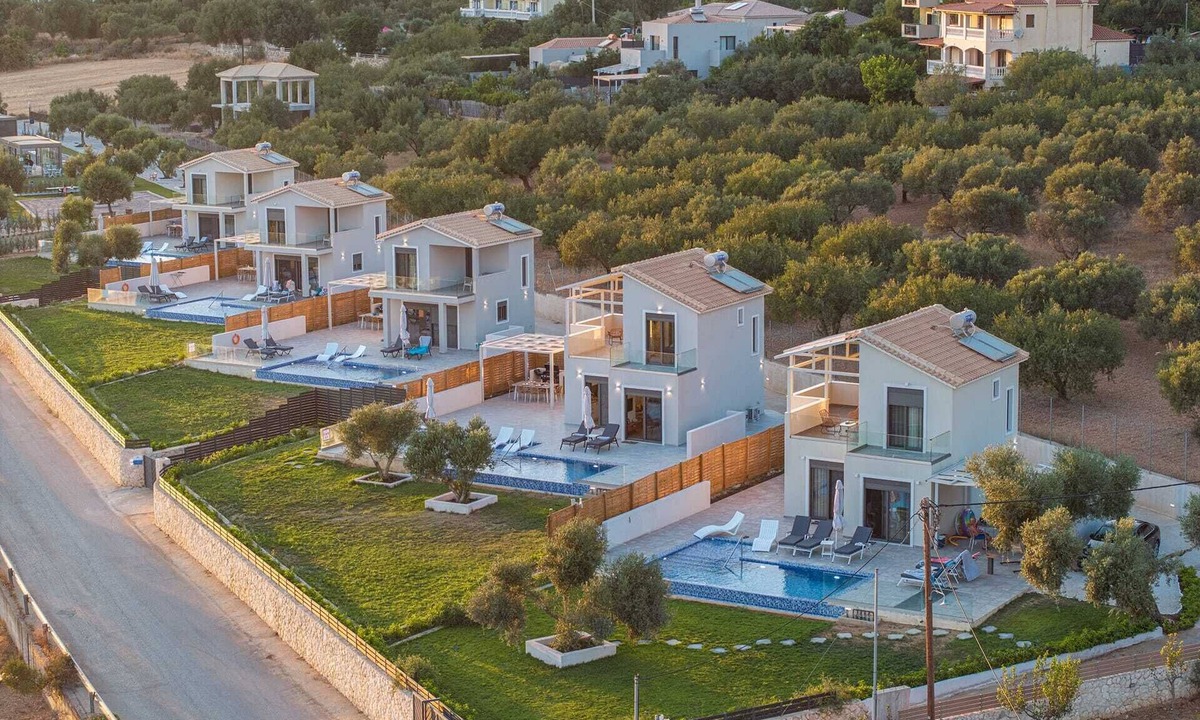 Leivathos Villa | Grand Villa with Private Pool