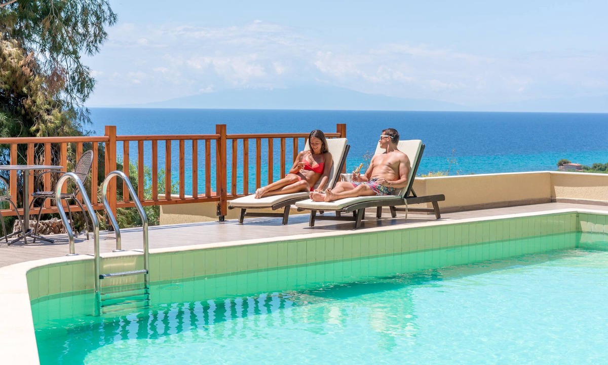 Nea Skioni Hotel | Greek Pride Cronwell Rahoni