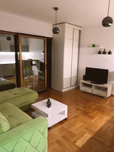 Topla Apartment | Green Apartment