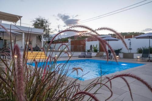 Spata-Artemida House | Green Hill Suites 4