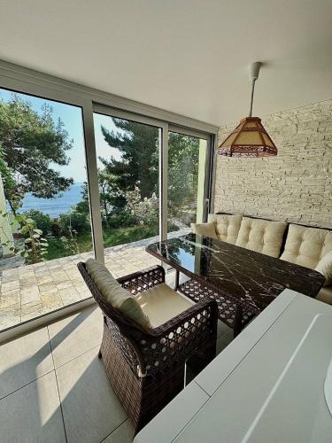 Susanj Apartment | Green house