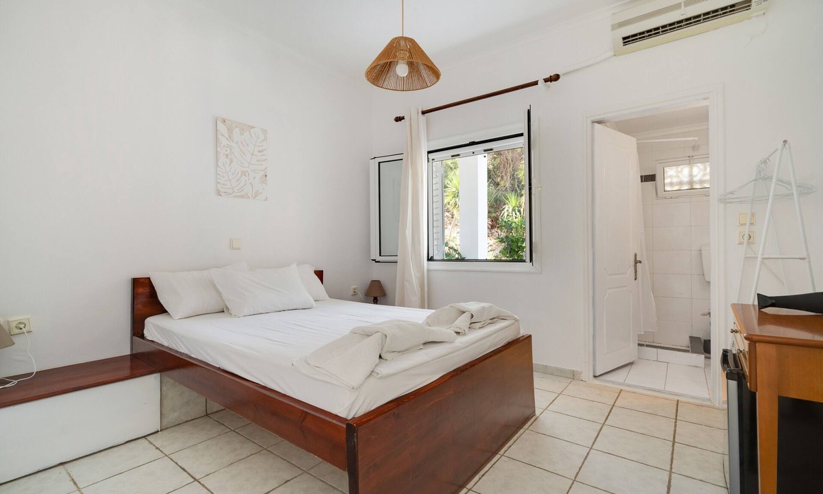 Episkopos Apartment | 'Ground Floor' Room Shared Pool and Wi-Fi
