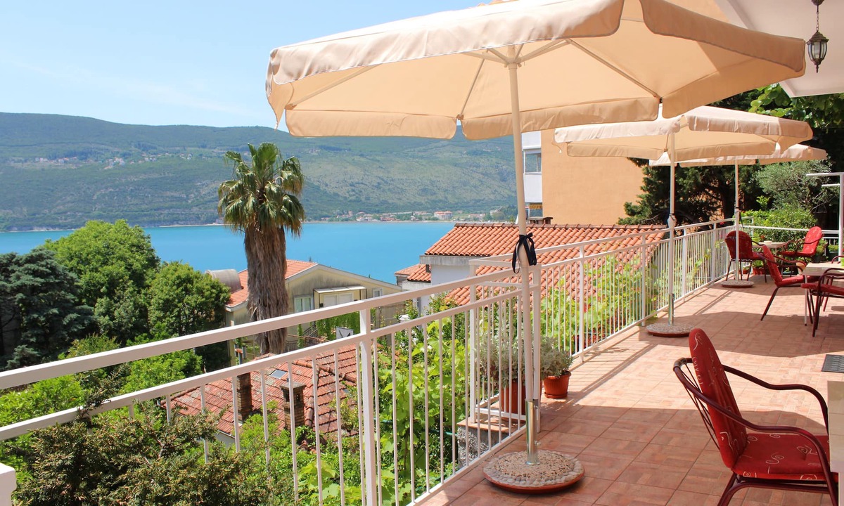 Topla House | Guest House Tomanovic