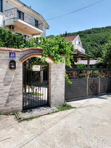 Zelenika House | Guest house Villa Leonardo