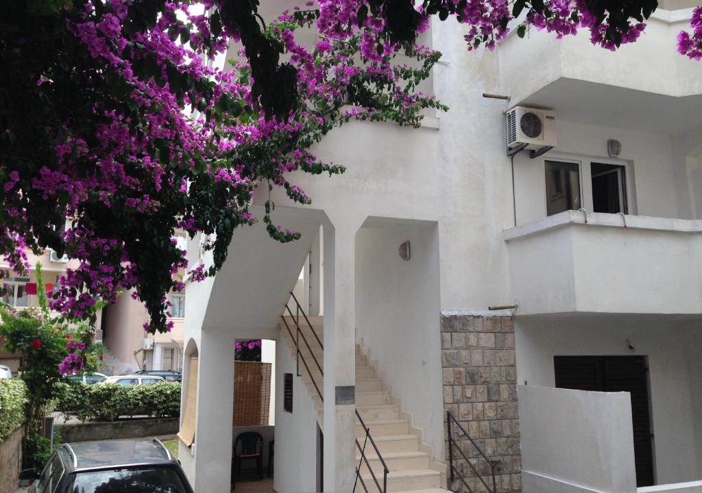 Becici House | Guest House Violet