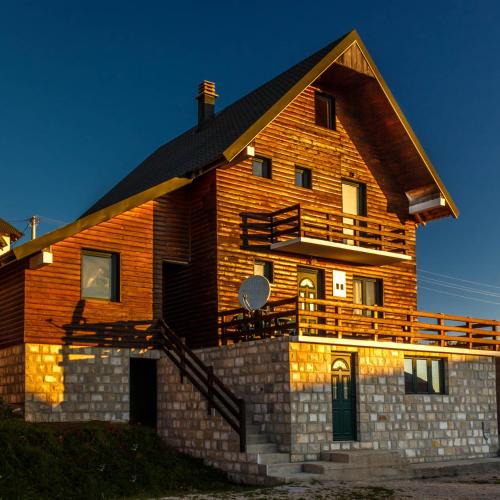 Razvrsje House | Guesthouse Wolf
