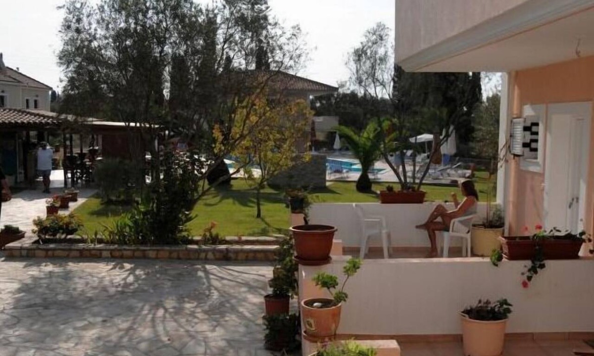 Svoronata Hotel | Helena's Studios