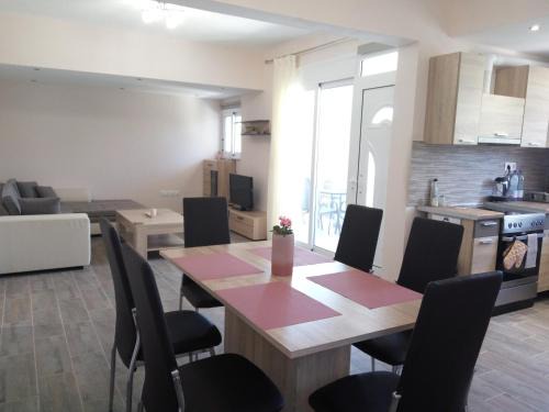 Liapades Apartment | Helios & Elia family apartment