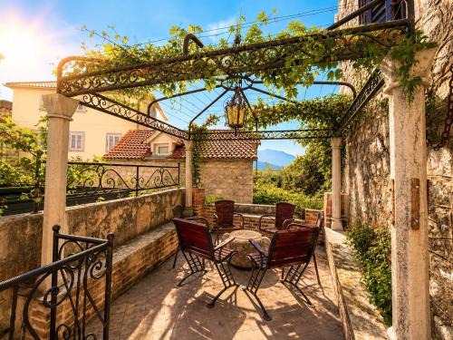 Old Town Apartment | Hidden Garden Stone House Private Romantic Retreat in Budva Old Town