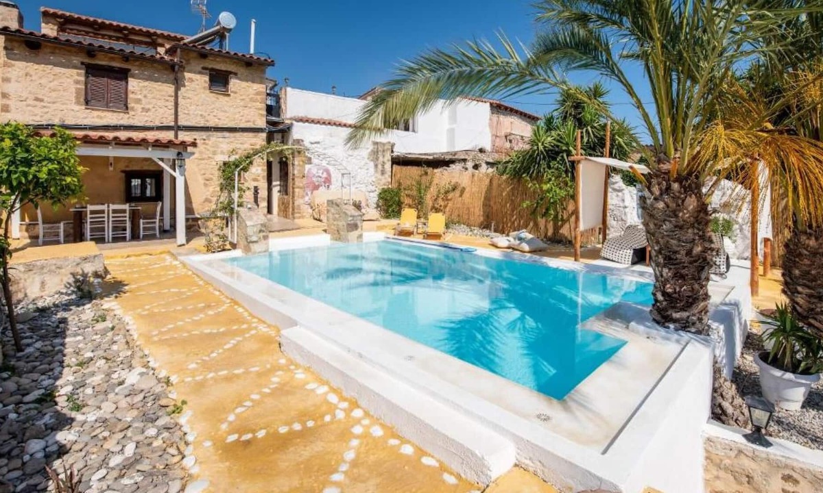 Pagkalochori Villa | Hidden Gem villa in a traditional village!
