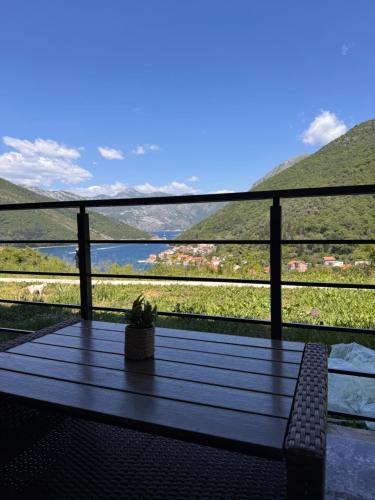 Lepetane Apartment | Hil's Bay View - Terra