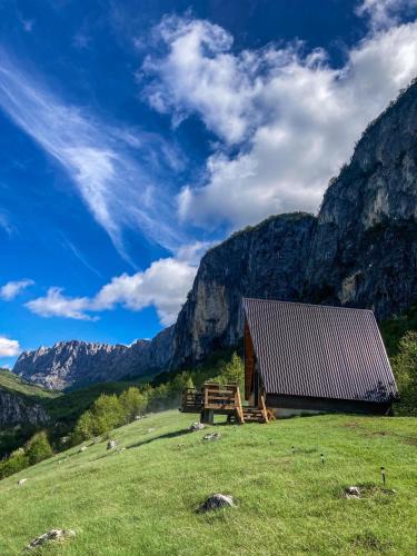 Savnik House | Hillside Komarnica