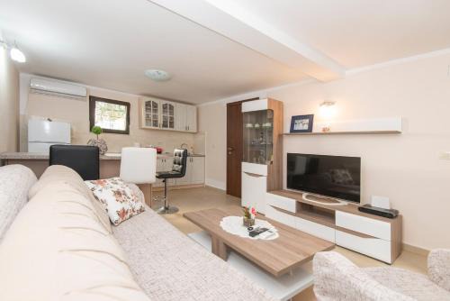Donji Stoliv Apartment | Hillside Seaview Apartment