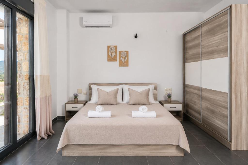 Haniotis Apartment | Hilltop Apartment 8