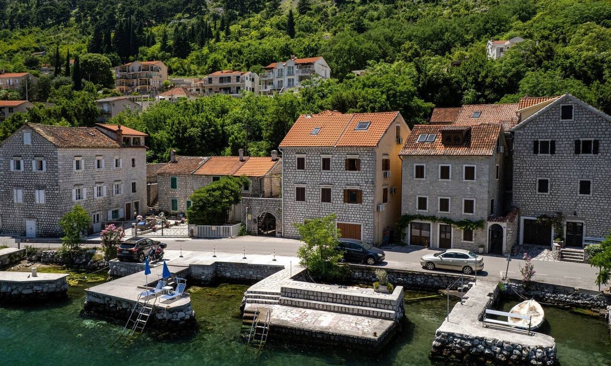 Muo Apartment | Historic Waterfront Apartment