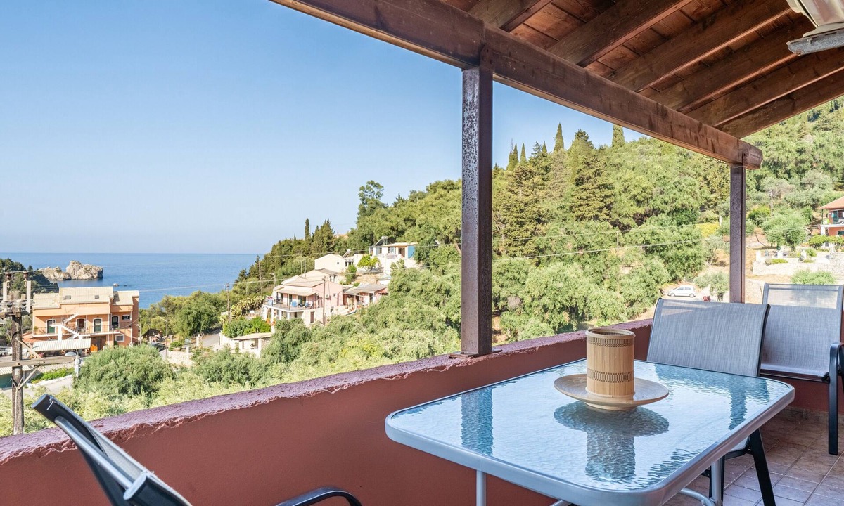 Lakones Apartment | Holiday Apartment "Arianna Grand" with Sea View, Shared Pool & Wi-Fi
