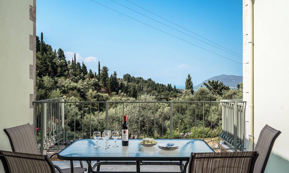 Kariotai Apartment | Holiday Apartment 'Armonia Villa Lefkada' with Sea View, Garden & Wi-Fi