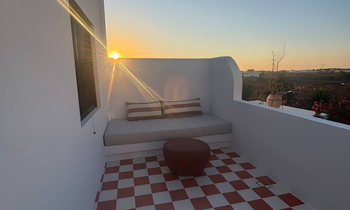 Antiparos House | Holiday Home 'Bluewaves Sunstone Terrace House' with Private Garden, Balcony and Wi-Fi