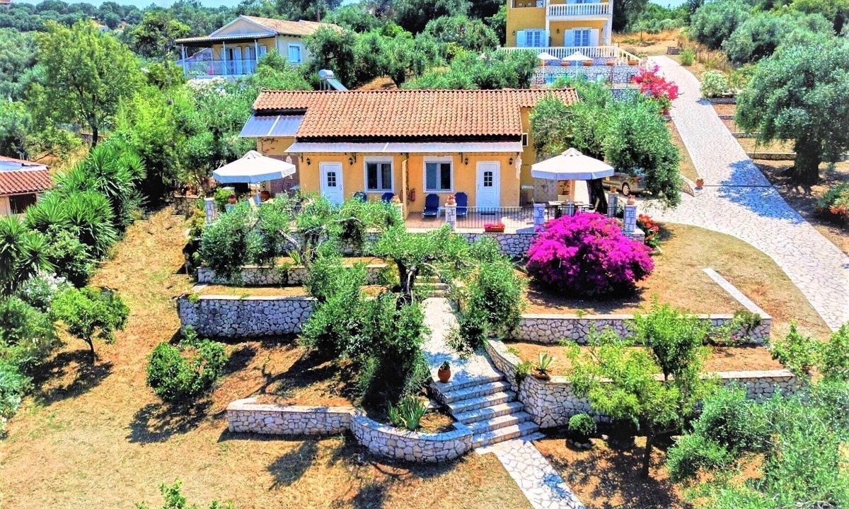 Agios Spyridon Corfu House | Holiday Home "Nora" with 2 Apartments and Shared Pool - Sea Breeze 1