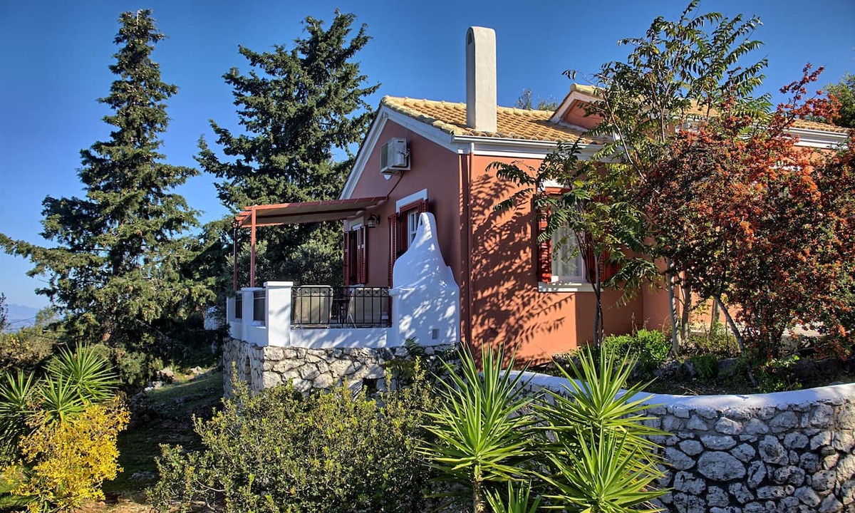 Kavallos House | Holiday Home 'Villa Meltemi' with Sea View, Wi-Fi, and Air Conditioning
