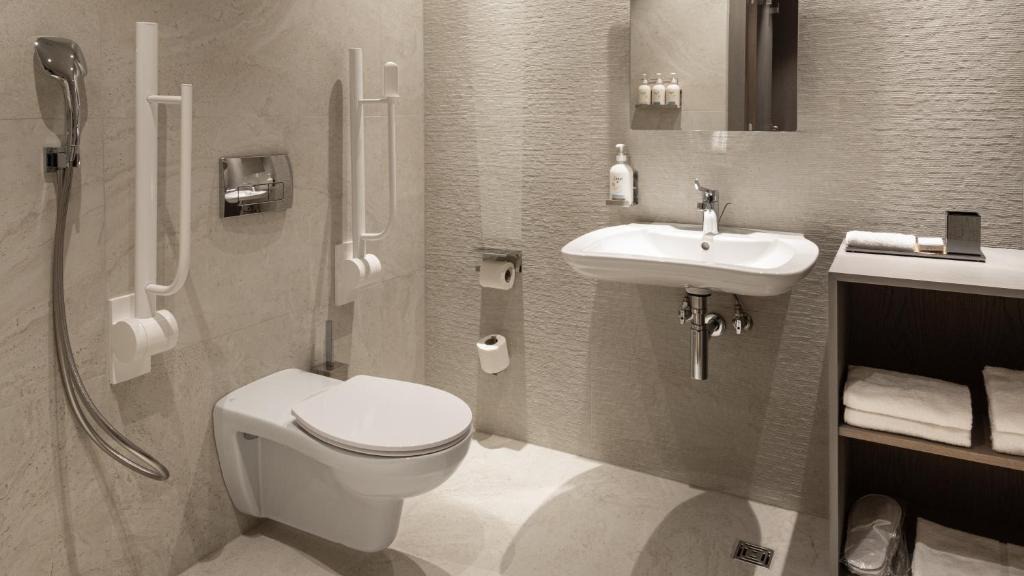 Vardaris Hotel | Holiday Inn Thessaloniki by IHG