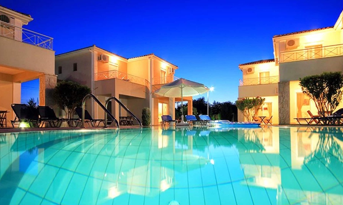 Kalamaki Apartment | Homerez - Appartement 2 km away from the beach for 4 ppl. with shared pool