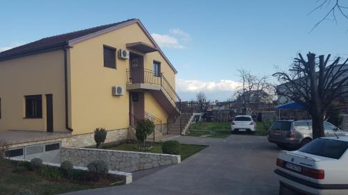 Mahala House | Hostel Vera - Airport Podgorica