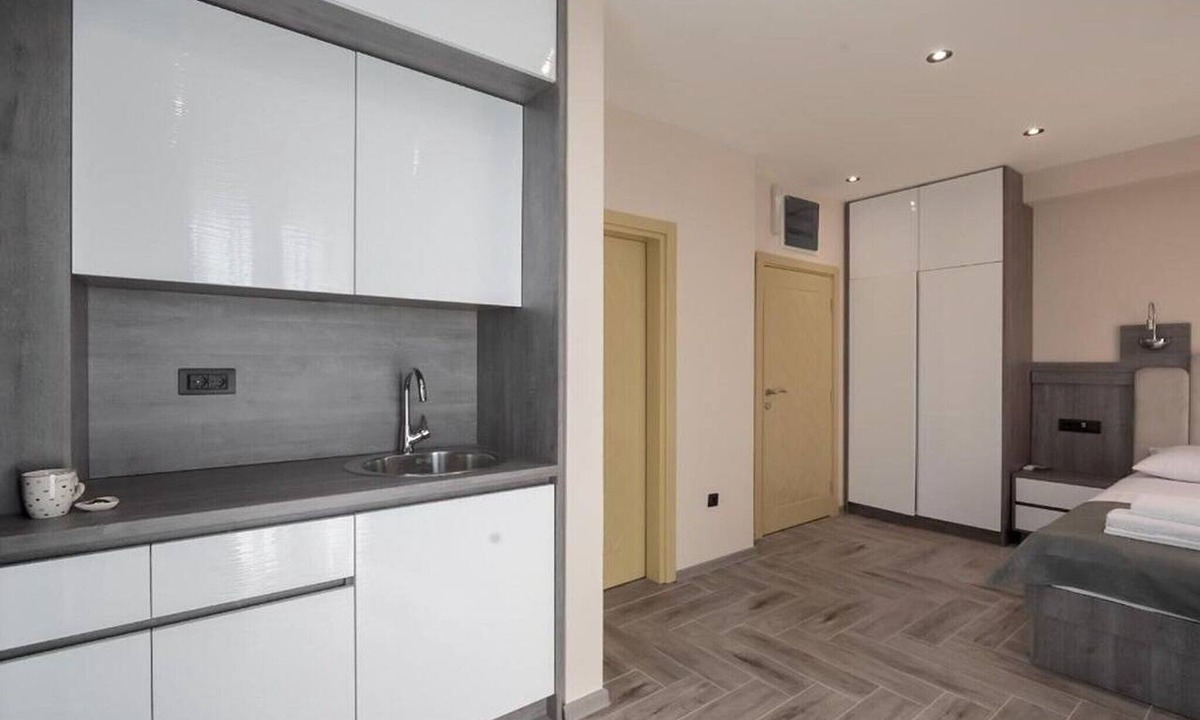 Dobra Voda Apartment | Hotel D'Iman - Classic Triple Room with Sea View and Balcony (302)