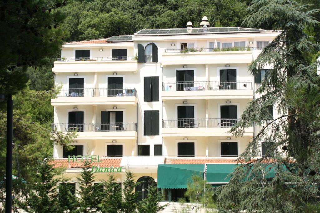 Petrovac Hotel | Hotel Danica