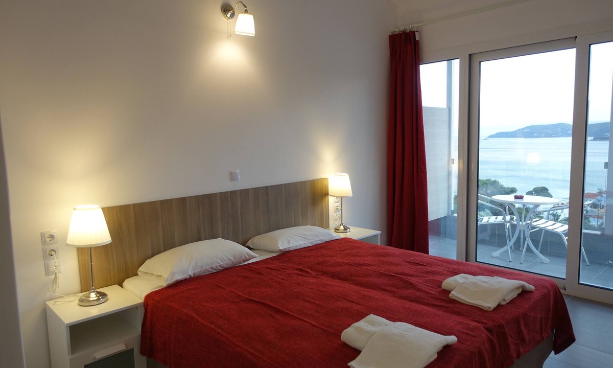 Skiathos Town Hotel | Hotel Rene