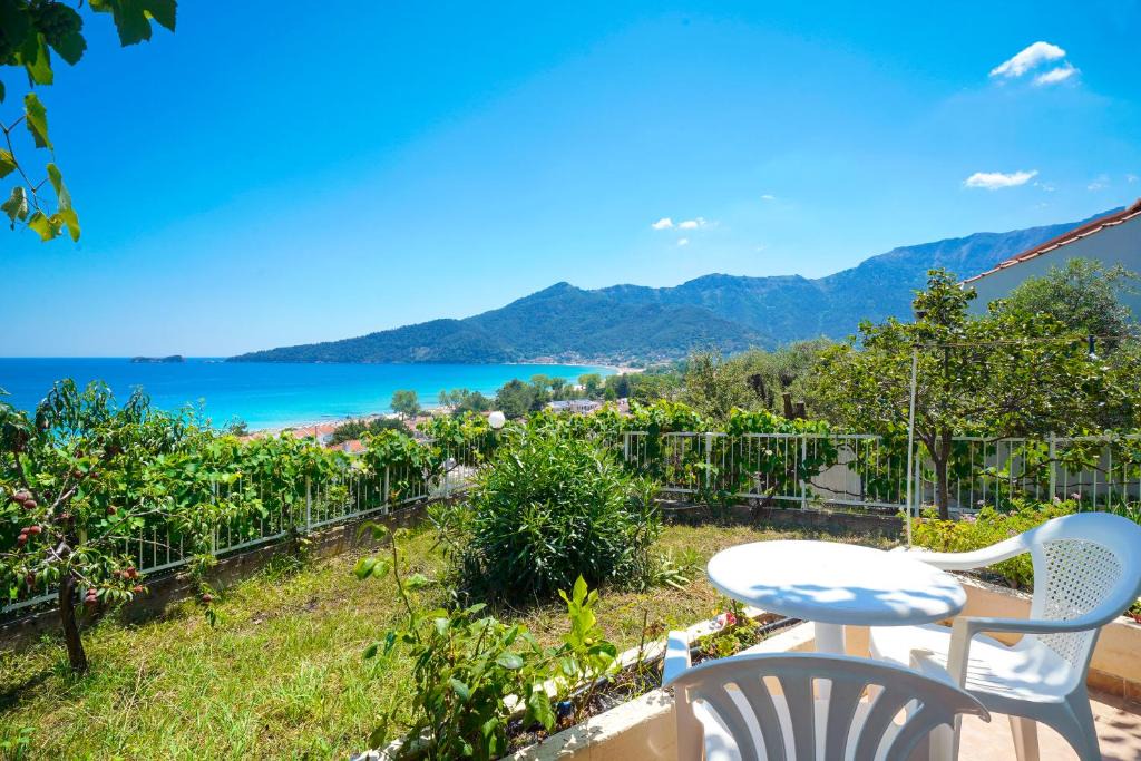 Chrisi Ammoudia Hotel | Hotel Smaragdi