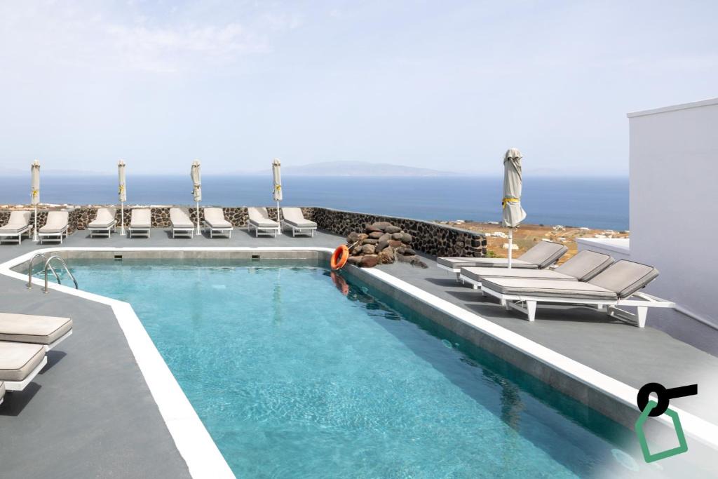 Finikia Hotel | Hotiday Santorini Seafront