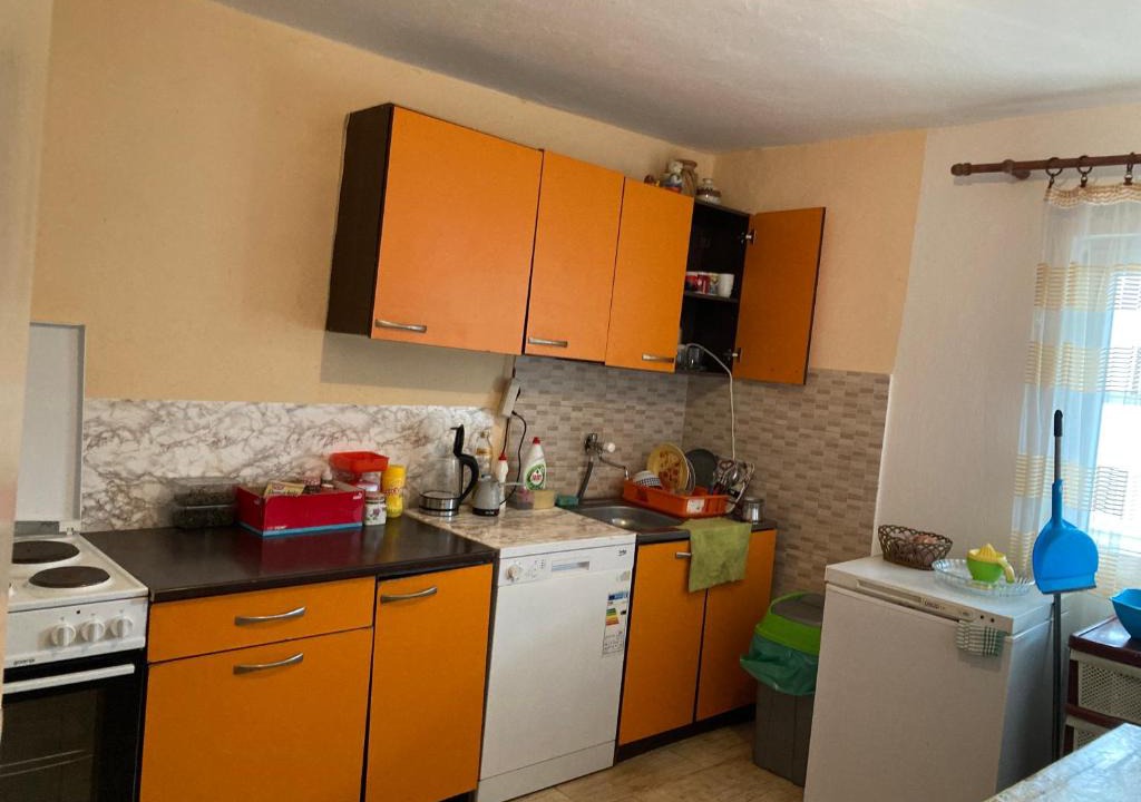 Sutomore Apartment | House