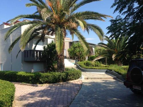 Nea Peramos Villa | House with Garden