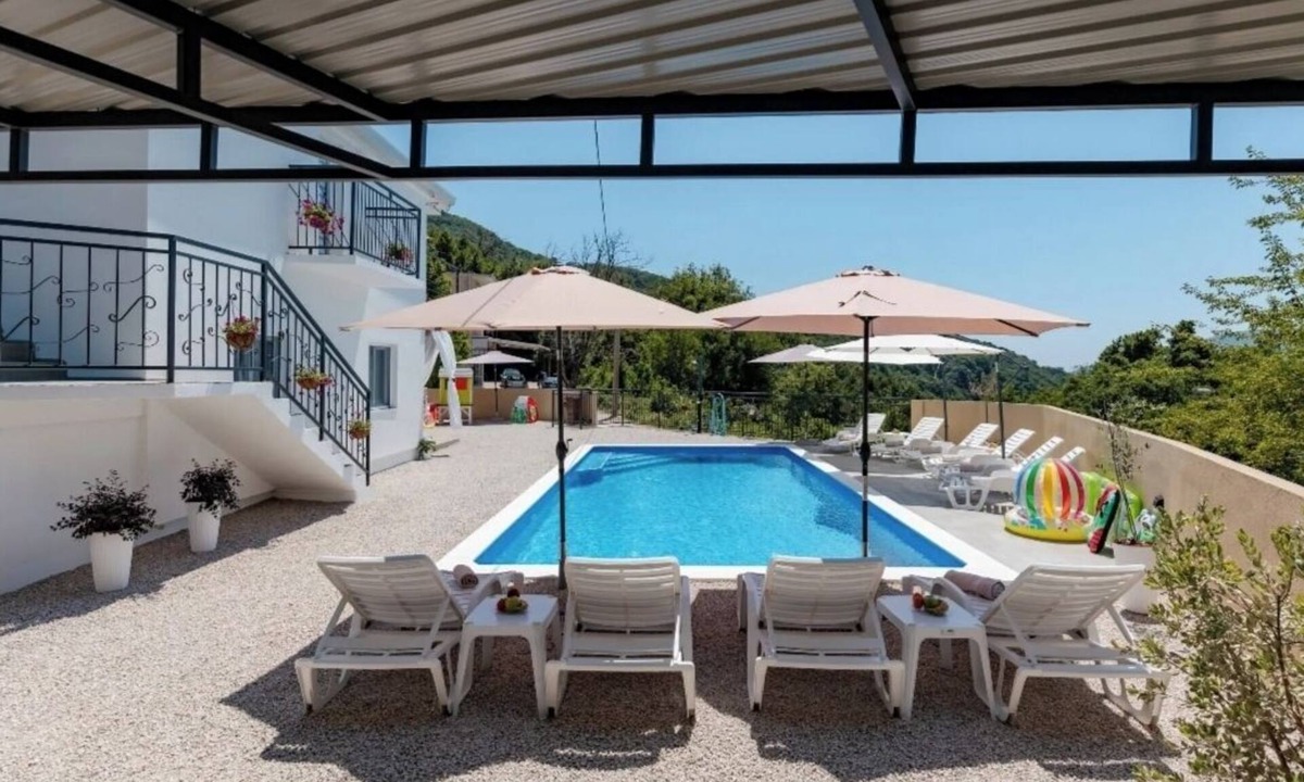 Ratisevina Apartment | House12 with pool