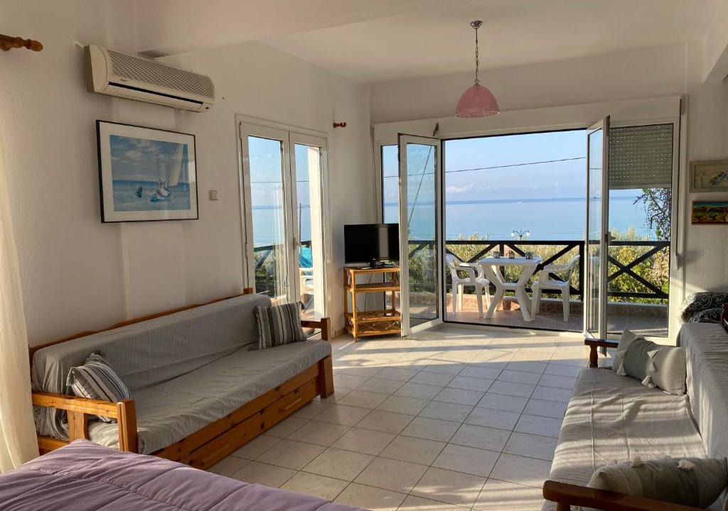 Nea Moudania House | Ideal Holidays