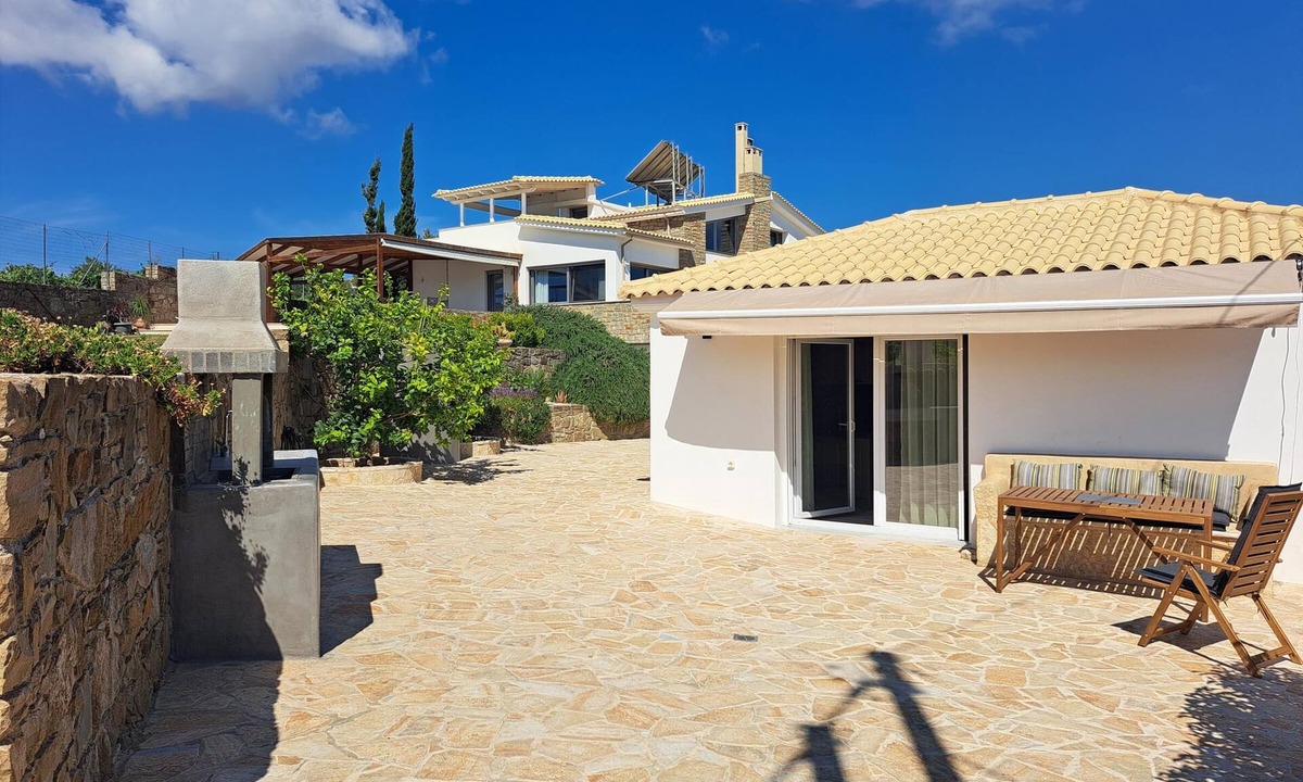 Pylos-Nestoras House | Idyllically situated, small holiday home, on the edge of Assini, near Koroni, on