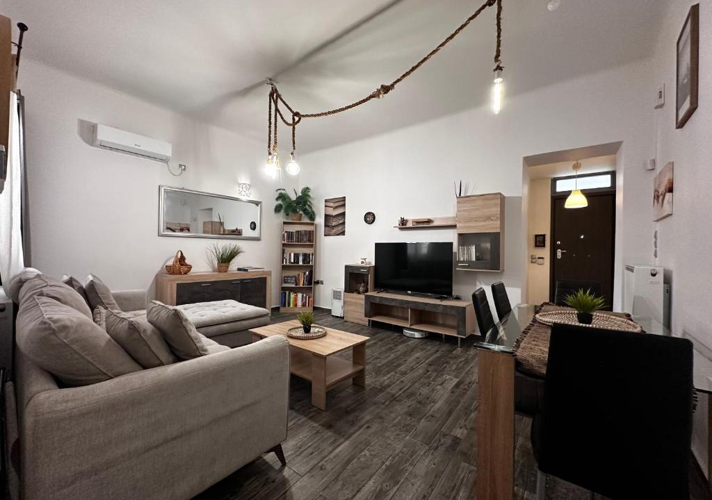Kolokinthou Apartment | Iliana 6 min walk to Metro