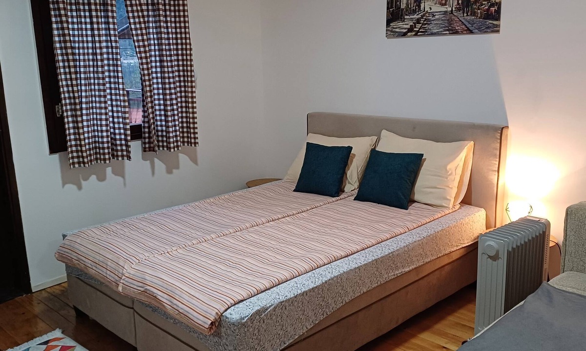 Pluzine House | In a quiet part of the city, with a free parking space and a private terrace.
