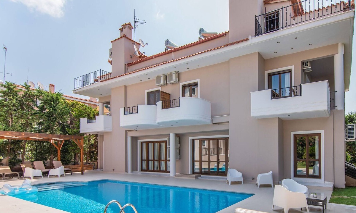 Anavyssos Villa | Inviting Villa in Anavissos with communal pool