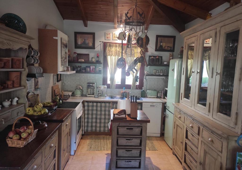 Kertezi House | Irene's Cottage House