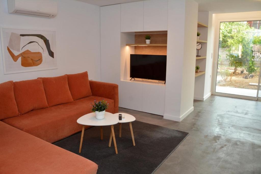 Itea Apartment | Itea courtyard house