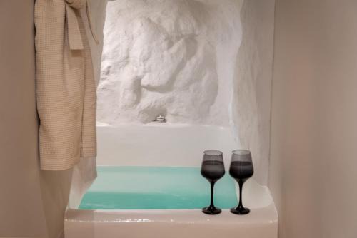 Mykonos Town Hotel | Jacuzzi Suite by Divalproperties-Mykonos