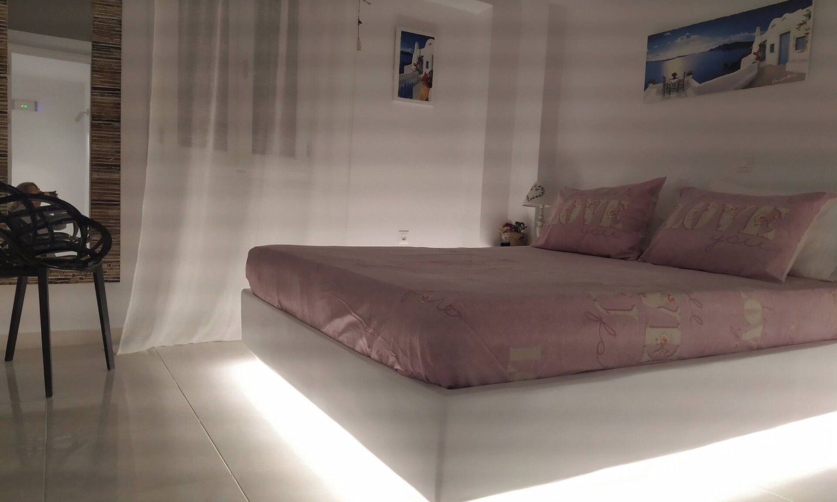 Messaria Villa | JB Villa w/plunge pool, very private, w/colorful garden, conveniently located