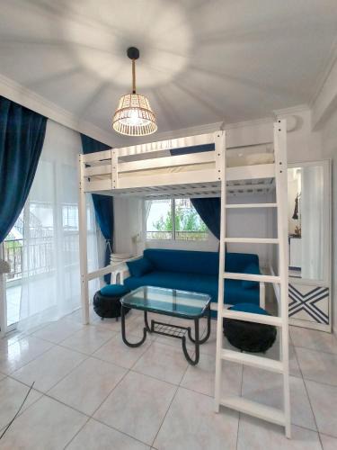 Flogita Apartment | Josuaz Blue Apartment
