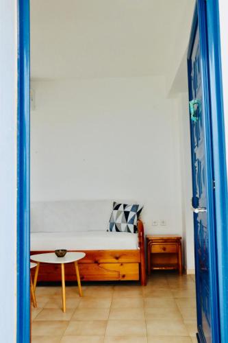 Livadi House | Julia's Seaside Apartment, Leivadakia Serifos