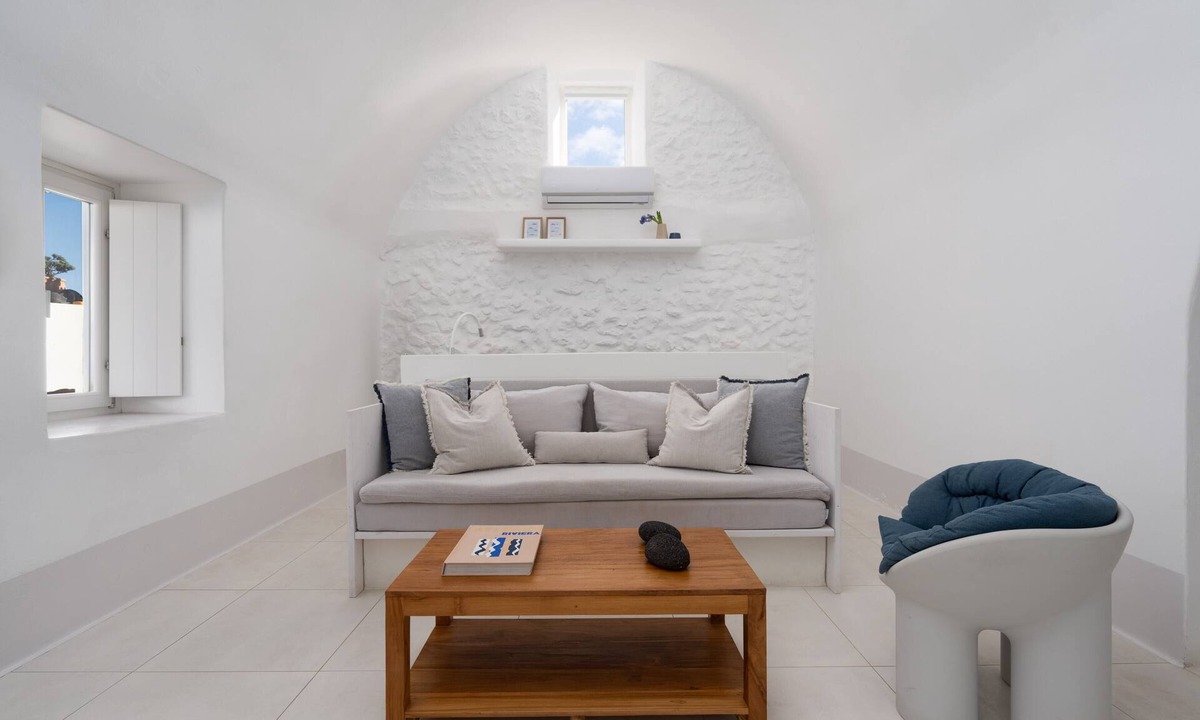 Oia Apartment | Kalyva House in center of Oia