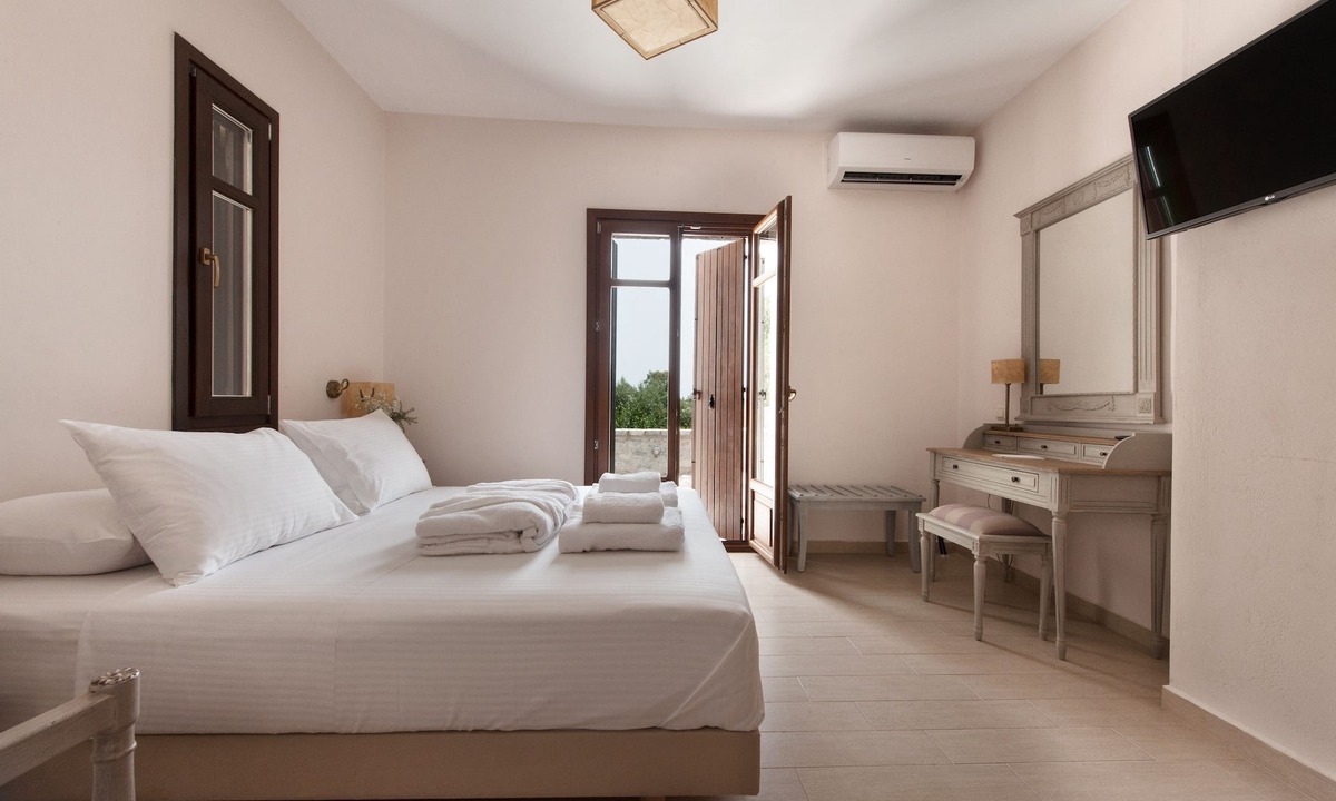 Karvelas Hotel | Kamares Villas