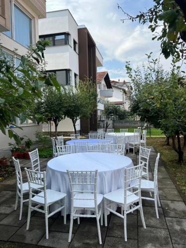Prizren Other | Karrige dhe tavolina me qera per evente te ndryshme